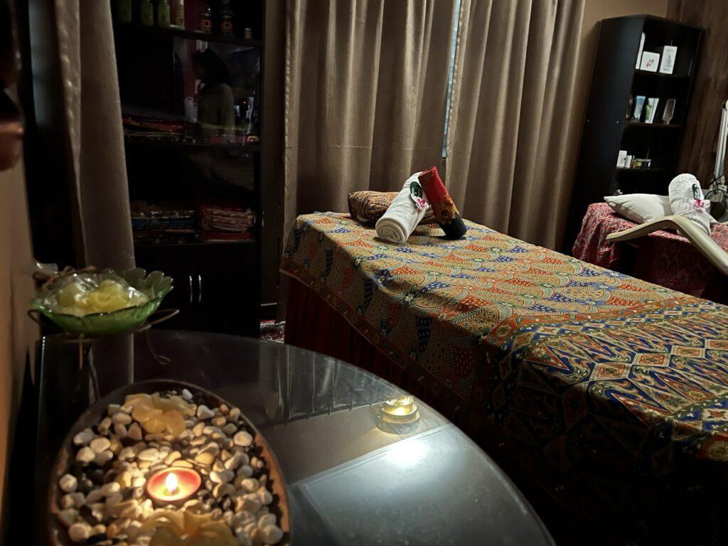 Wanita Bukan Muslim Sebagai Juruterapi Kecantikan dan Tukang Urut di Spa Muslimah