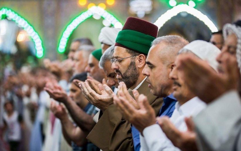 Berdiri (Maḥall al-Qiyām) Ketika Melantunkan Pujian Kepada Rasulullah SAW